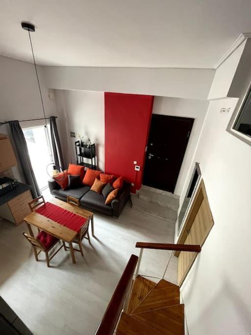 Comfy Apartment With Low Ceiling Attic Atény Exteriér fotografie